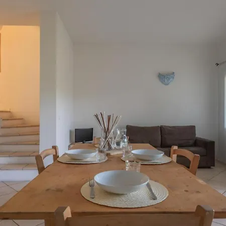 Elegant Ea Bianca 2 Bedroom Sleeps 6 Extra Bed Available شقة Cala Bitta