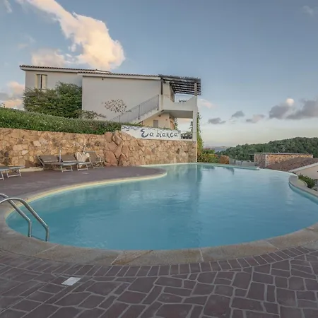 Lejlighed Elegant Ea Bianca 2 Bedroom Sleeps 6 Extra Bed Available Cala Bitta