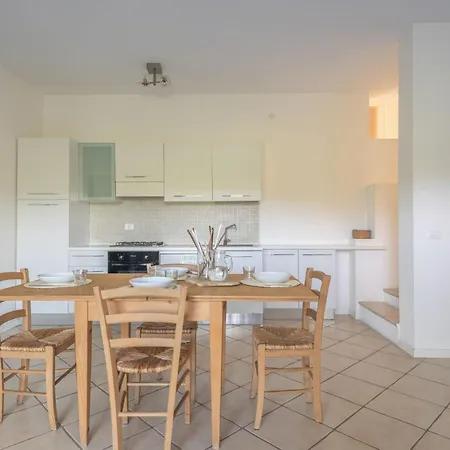 Elegant Ea Bianca 2 Bedroom Sleeps 6 Extra Bed Available *